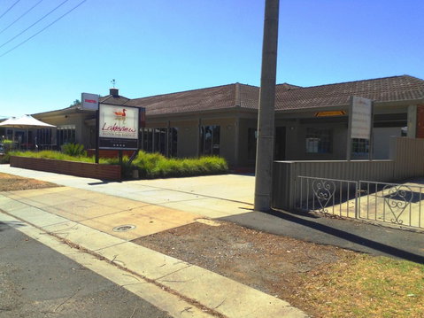 Bendigo Lakeview Motor Inn - Holiday Cairns 1