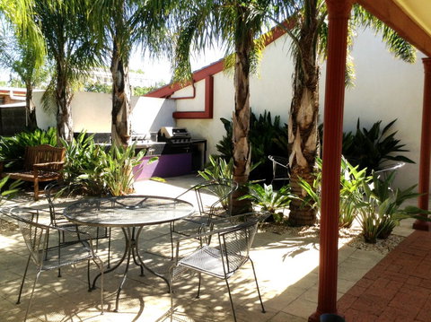 Bendigo Lakeview Motor Inn - Holiday Cairns 3