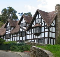 William Shakespeare's Bed  Breakfast - Holiday Cairns