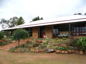 Yayl Lodge Bed & Breakfast - Holiday Cairns 0