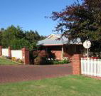 Karri Rose B  B - Holiday Cairns