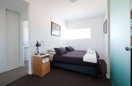 Honeysuckle Executive Apartments - Holiday Cairns 1