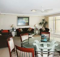 Burleigh Surf Beachfront Apartments - Holiday Cairns