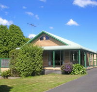 Black Dolphin Seaside Cottage - Holiday Cairns