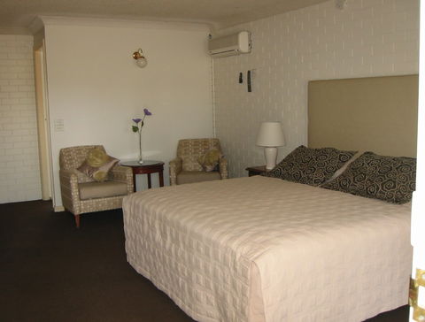 Country Comfort Tumut Valley Motel - Holiday Cairns 1