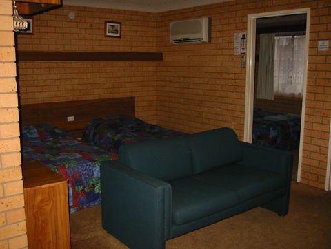 Country Comfort Tumut Valley Motel - Holiday Cairns 2