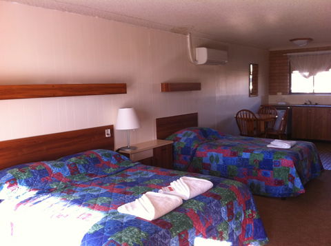 Country Comfort Tumut Valley Motel - Holiday Cairns 3