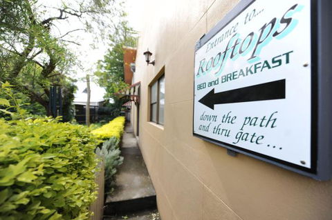 Rooftops Bed & Breakfast - Holiday Cairns 0