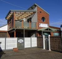 Black Dolphin Townhouse and Apartment - Holiday Cairns