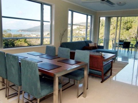 Summit Apartments Airlie Beach - Holiday Cairns 2