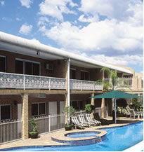 Macarthur Inn - Holiday Cairns 0