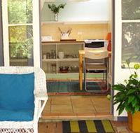 Artist Studio Cottage - Holiday Cairns