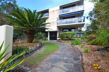 A Bay Breeze - Holiday Cairns 0