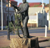 Miners Monument - Holiday Cairns