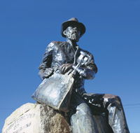 Paddy Hannans Statue - Holiday Cairns