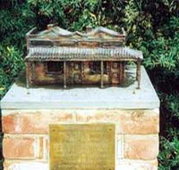 Sculpture Of Beetaloo Reservoir Hotel - Holiday Cairns