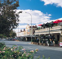 Hutt Street - Holiday Cairns