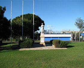 Oxley War Memorial - Holiday Cairns 0