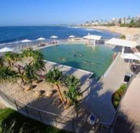 Kings Beach - Beachfront Salt Water Pool - Holiday Cairns