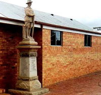 Westbrook War Memorial - Holiday Cairns