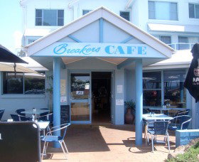 Breakers Cafe And Restaurant - Holiday Cairns 0