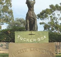 The Dog on the Tucker Box - Holiday Cairns