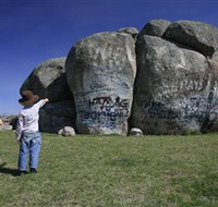 Thunderbolts Rock - Holiday Cairns