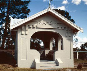 Stanthorpe Soldiers Memorial - Holiday Cairns 0