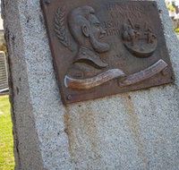 Thunderbolt's Statue and Constable Walker Memorial - Holiday Cairns