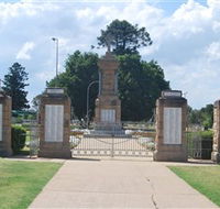 Warwick War Memorial and Gates - Holiday Cairns