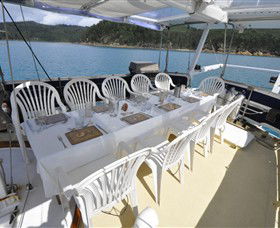 A Luxury Yacht On Sydney Harbour - Holiday Cairns 4