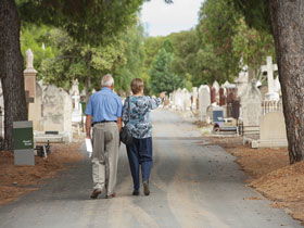 Heritage Highlights Interpretive Trail - West Terrace Cemetery - Holiday Cairns 0