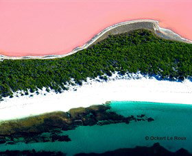 Lake Hillier - Holiday Cairns 0