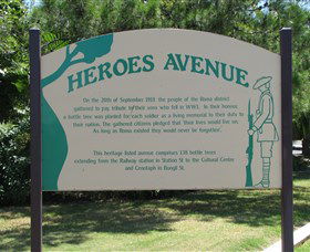 War Memorial And Heroes Avenue, Roma - Holiday Cairns 2