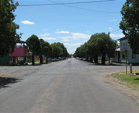 War Memorial And Heroes Avenue, Roma - Holiday Cairns 3