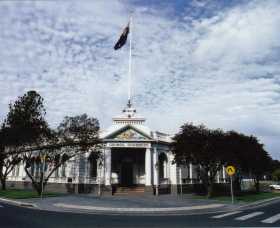 Museum Of The Riverina - Historic Council Chambers Site - Holiday Cairns 0