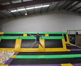 Jump N Putt - Holiday Cairns 0