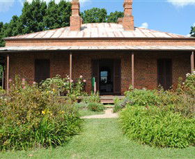 Lake View House - Holiday Cairns 1