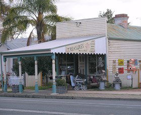 Lady Gails Bookshop And Curios - Holiday Cairns 0