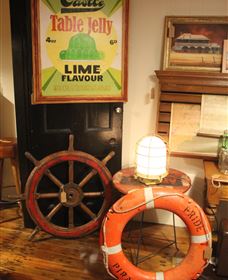 Peachtree Antiques - Holiday Cairns 4
