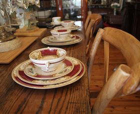 Peachtree Antiques - Holiday Cairns 7