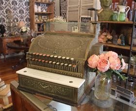 Peachtree Antiques - Holiday Cairns 8