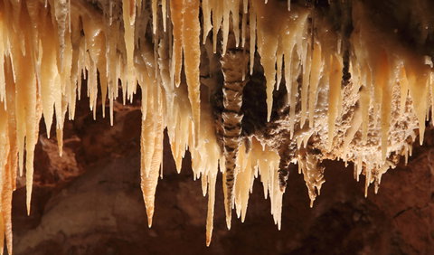 Wollondilly Cave - Holiday Cairns 1