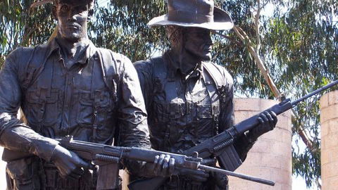 ANZAC Parade - Holiday Cairns 1