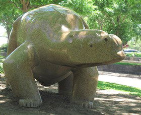 Sculpture Garden Campbelltown - Holiday Cairns 3