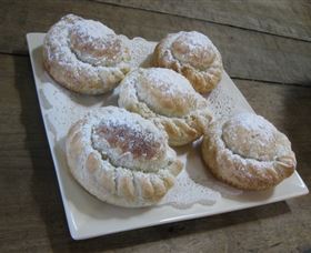Kangaroo Valley Pie Shop - Holiday Cairns 3