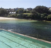 Clovelly Beach - Holiday Cairns