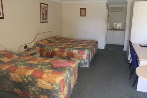 Golfview Motor Inn - Holiday Cairns 3