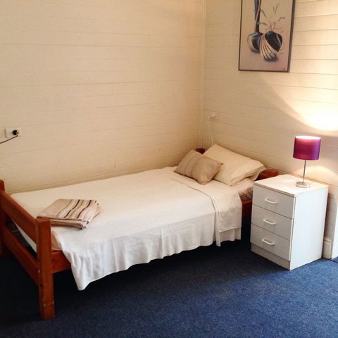 Estreet Guesthouse - Holiday Cairns 0