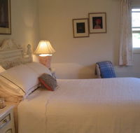 Trafalgar Bed and Breakfast and Annie's cottage - Holiday Cairns